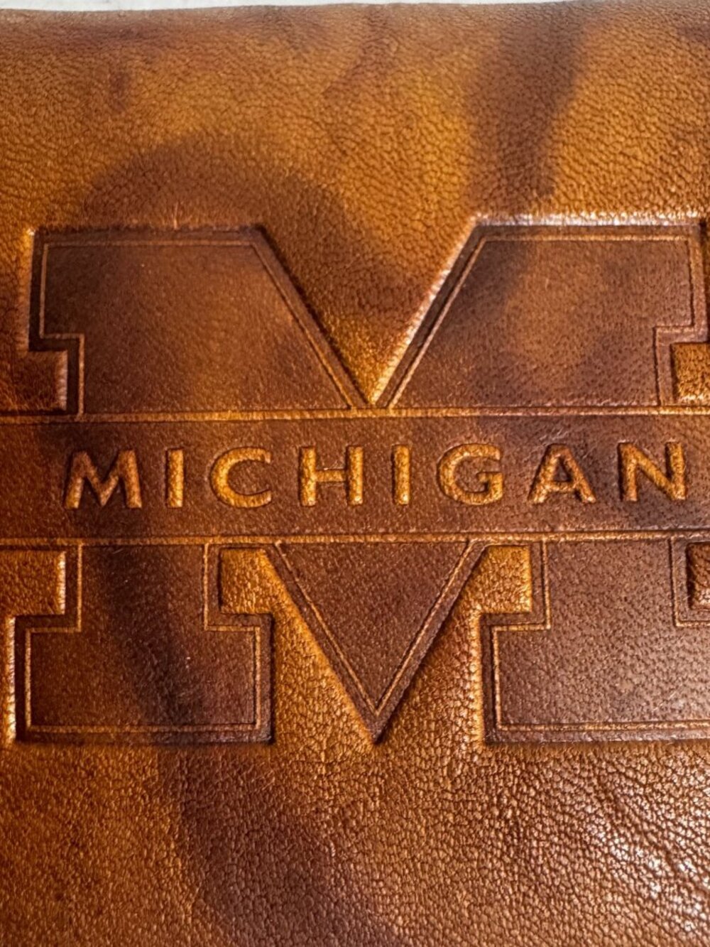 Collegiate Michigan Leather Wallet checkbook In Gift Tin - Rico Industries - Picture 4 of 7